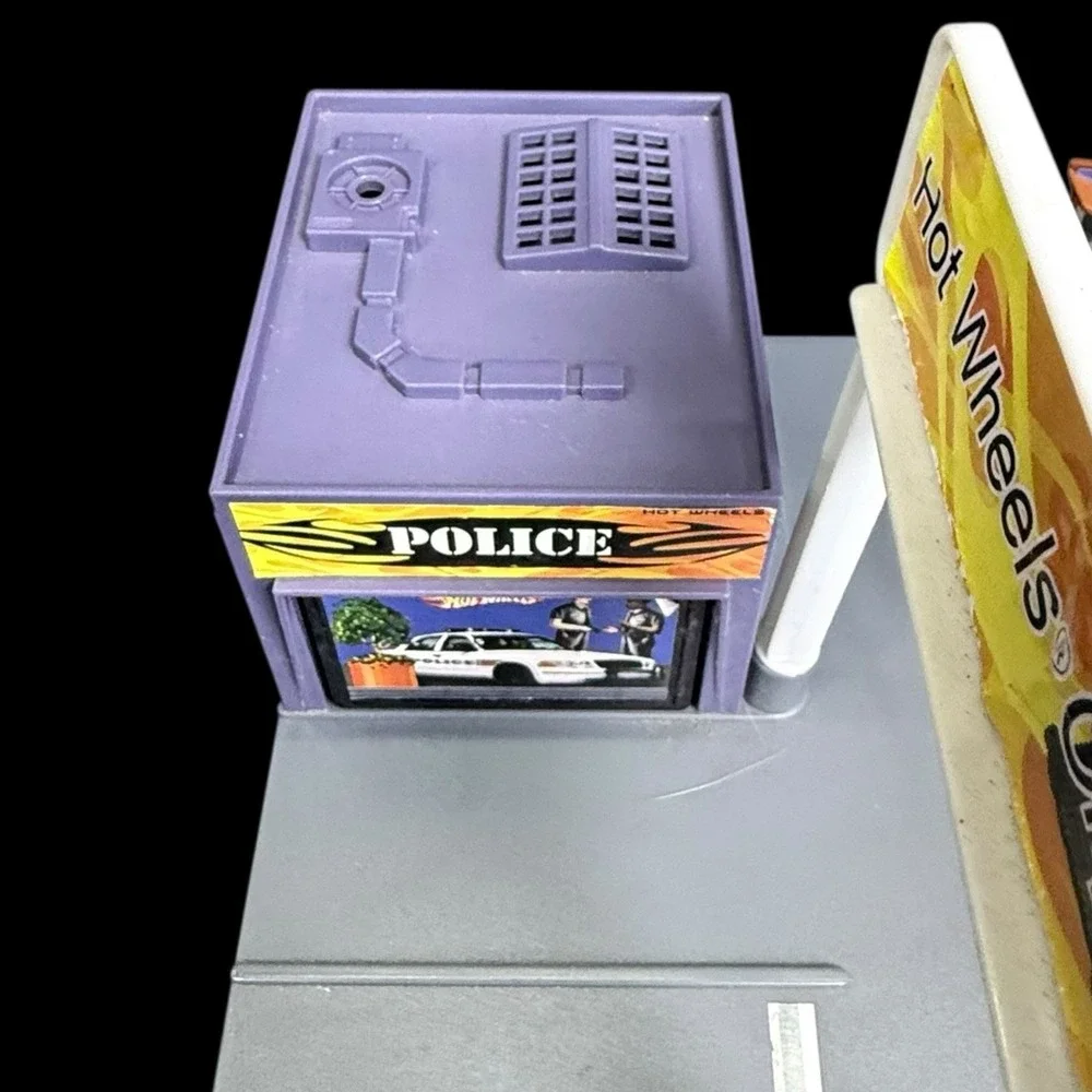 Mattel Hot Wheels Mega City 2007 Play set piece, single block‎ set W/Police Dept